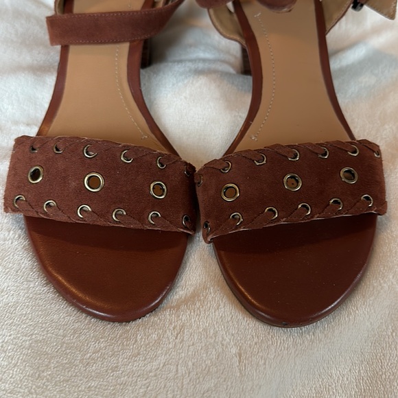 NWOT Clarks Artisan Women's Ralene Sheen Brown Buckle Ankle Strap Block Heels - Picture 2 of 4